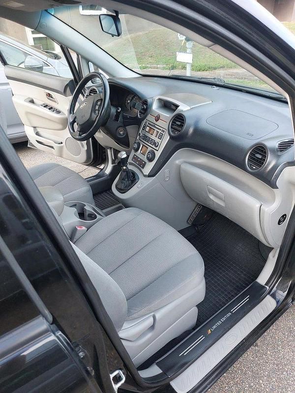 Svart Begagnad 2008 Kia Carens 4 Minibuss | 27 000 kr (Marknadspris) - Bild 1/4
