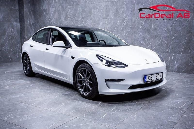 Begagnad Tesla Model 3 Long Range AWD 366 kW (498 HK) 2021 Vit Sedan