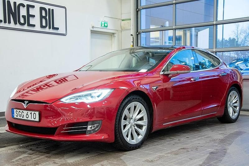 Begagnad Tesla Model S 386 kW (525 HK) 2018 Röd Halvkombi