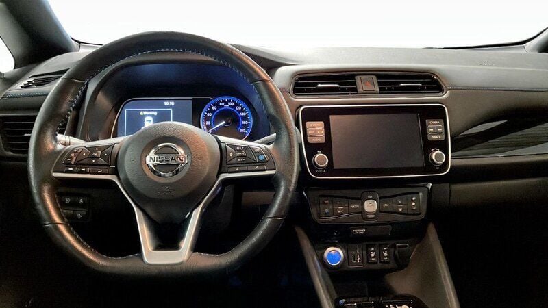 Begagnad Nissan Leaf Tekna 160 kW (218 HK) 2021 Silver Halvkombi