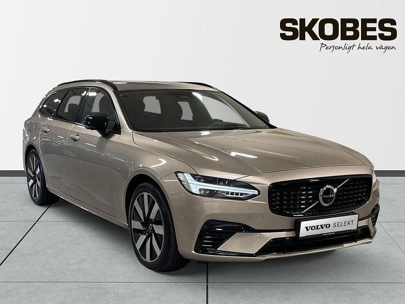 Ljusgrå (grå) Begagnad 2025 Volvo V90 Plus Kombi | 509 100 kr (Bra pris) - Bild 1/3