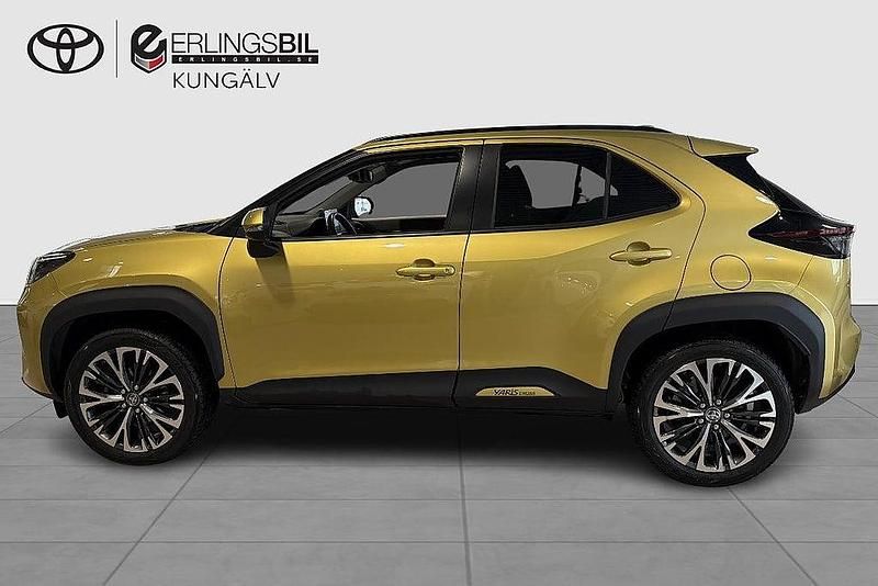 Begagnad Toyota Yaris Cross Edition 92 HK (67 kW) 2023 Gul SUV