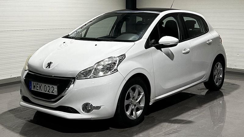 Vit Begagnad 2014 Peugeot 208 Halvkombi | 54 900 kr (Marknadspris) - Bild 1/4