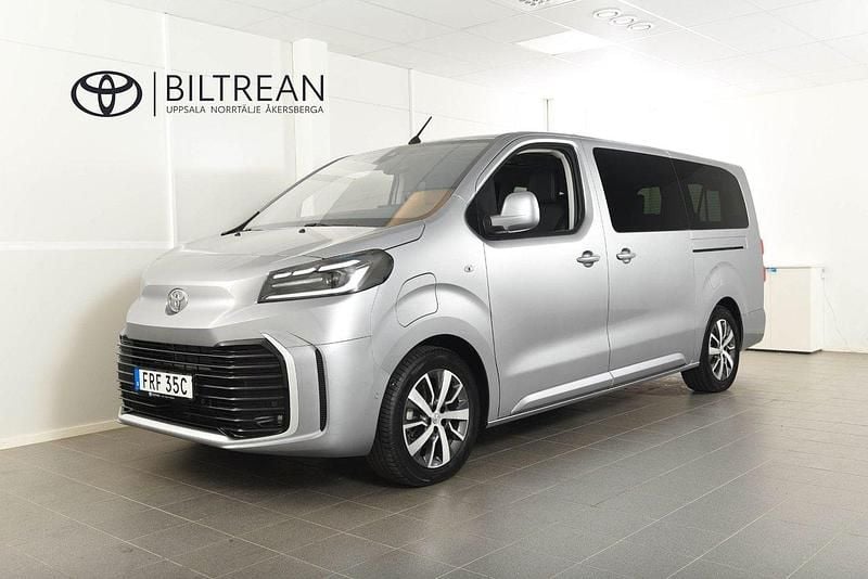 Silver Ny 2024 Toyota Proace Verso Premium Kombi | 409 900 kr (Superpris) - Bild 1/4