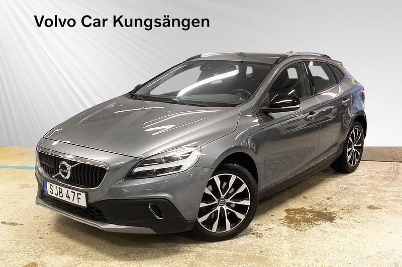 Grå Begagnad 2019 Volvo V40 CC Kombi | 189 900 kr (Marknadspris) - Bild 1/3