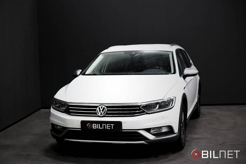 Vit Begagnad 2019 VW Passat Alltrack Active Kombi | 199 900 kr (Bra pris) - Bild 1/3