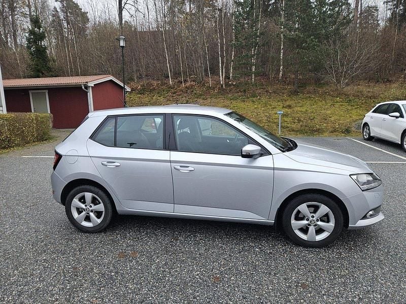Silver Begagnad 2020 Skoda Fabia Style Halvkombi | 139 900 kr (Marknadspris) - Bild 1/4