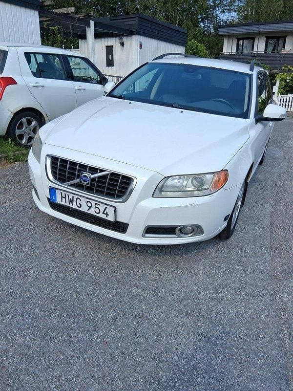 Vit Begagnad 2009 Volvo V70 Kombi | 29 000 kr (Bra pris) - Bild 1/4