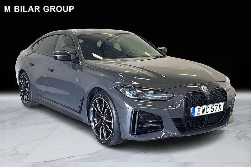 Grå Begagnad 2021 BMW M440 M Sport Sedan | 569 000 kr (Dyr) - Bild 1/4