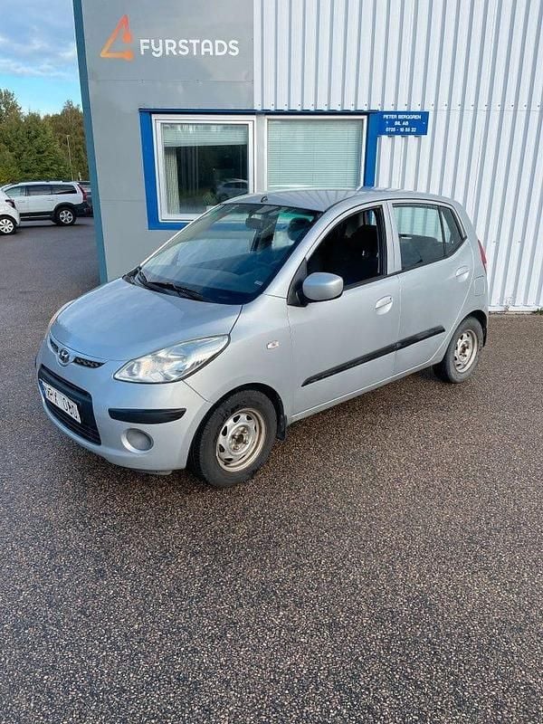 Silver (silver metallic) Begagnad 2009 Hyundai i10 Halvkombi | 21 500 kr (Bra pris) - Bild 1/4