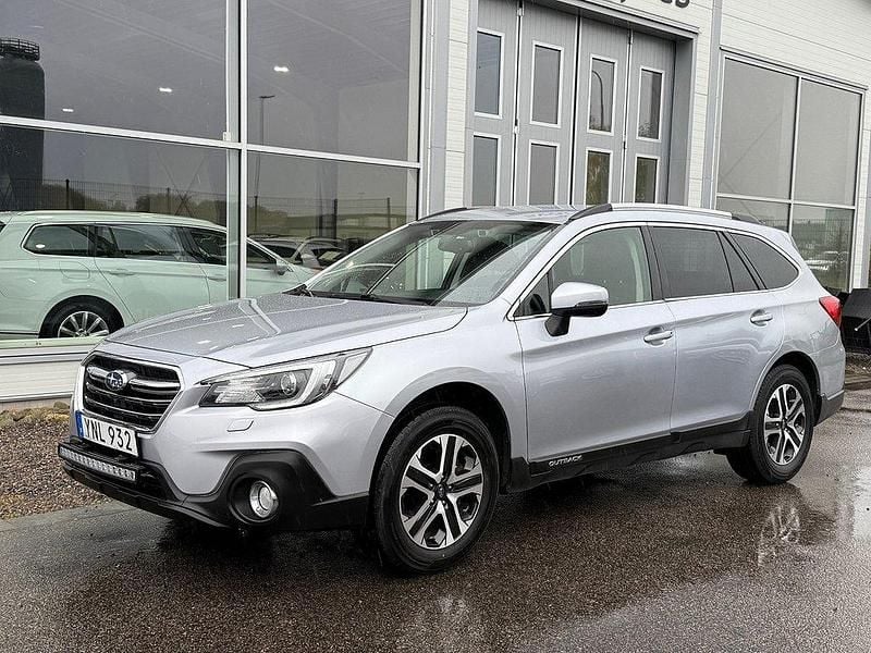 Silver Begagnad 2018 Subaru Outback Kombi | 239 800 kr (Marknadspris) - Bild 1/4