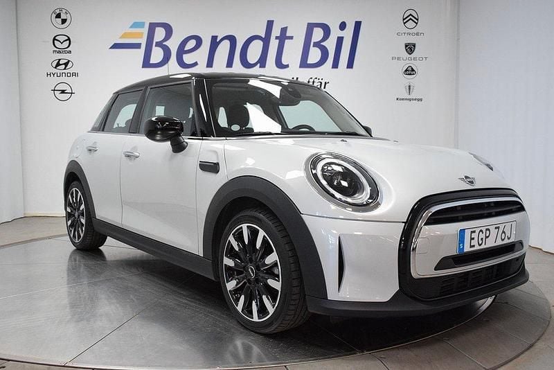 Silver Begagnad 2022 Mini Cooper Halvkombi | 234 500 kr (Marknadspris) - Bild 1/3
