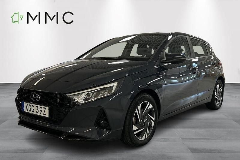 Grå Begagnad 2021 Hyundai i20 Advanced Halvkombi | 194 000 kr (Marknadspris) - Bild 1/4