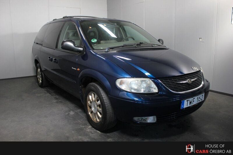 Blå Begagnad 2003 Chrysler Grand Voyager Minibuss | 27 900 kr (Marknadspris) - Bild 1/4