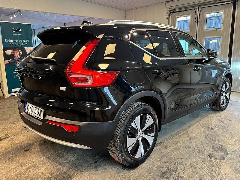 Begagnad Volvo XC40 Core 129 HK (94 kW) 2022 Svart SUV
