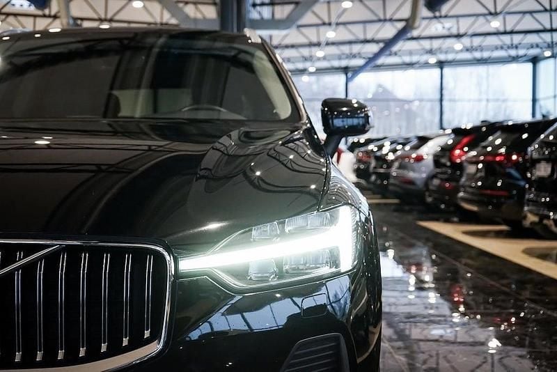 Begagnad Volvo XC60 350 HK (257 kW) 2022 Svart SUV