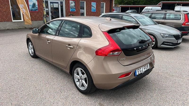 Brun Begagnad 2014 Volvo V40 Kinetic Kombi | 119 000 kr (Marknadspris) - Bild 1/1