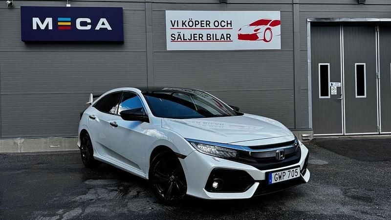 Vit Begagnad 2017 Honda Civic Halvkombi | 183 900 kr (Marknadspris) - Bild 1/4