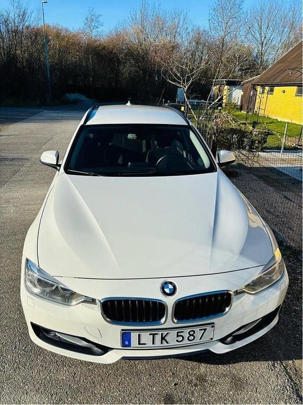 Vit Begagnad 2015 BMW 318 Performance Kombi | 101 000 kr (Bra pris) - Bild 1/1