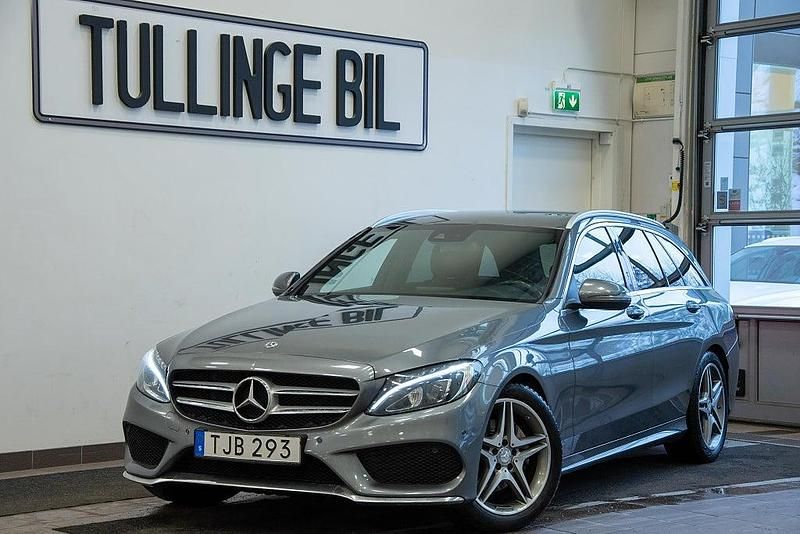 Grå Begagnad 2018 Mercedes C220 AMG Kombi | 219 900 kr (Marknadspris) - Bild 1/4
