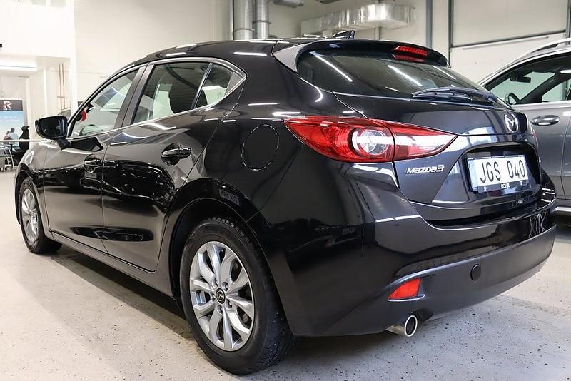 Begagnad Mazda 3 Core 120 HK (88 kW) 2013 Svart Halvkombi