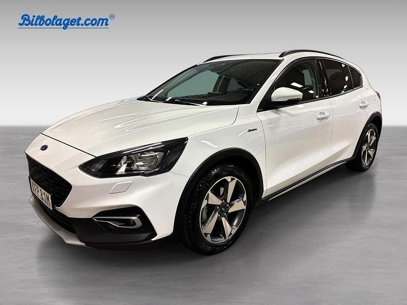 Vit Begagnad 2022 Ford Focus Active Halvkombi | 189 000 kr (Lite dyr) - Bild 1/4