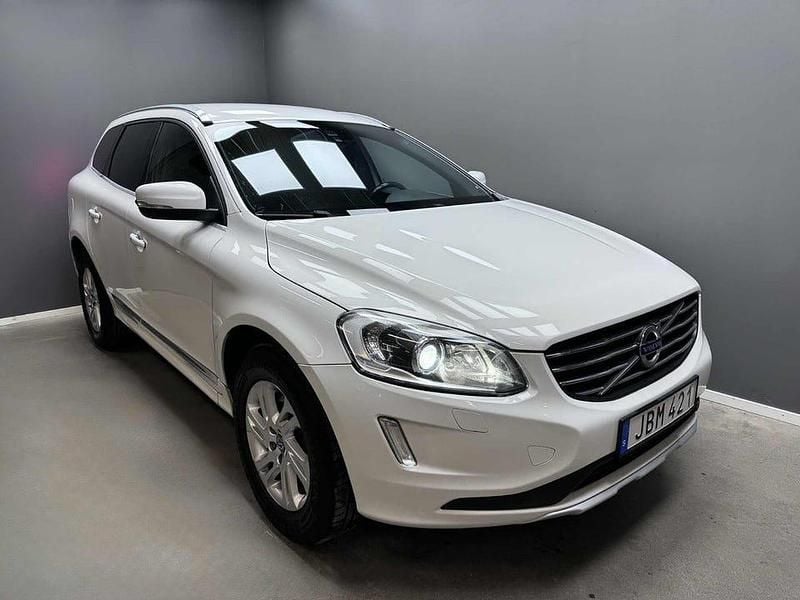 Vit Begagnad 2016 Volvo XC60 Summum SUV | 139 900 kr (Bra pris) - Bild 1/4