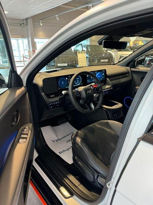 Begagnad Hyundai Ioniq 5 478 kW (650 HK) 2024 Matt vit SUV