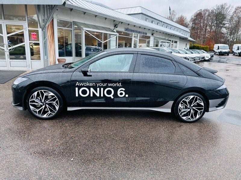 Svart Begagnad 2023 Hyundai Ioniq 6 Advanced Sedan | 459 900 kr - Bild 1/4