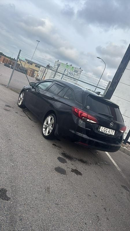 Begagnad Opel Astra 136 HK (100 kW) 2017 Svart Kombi