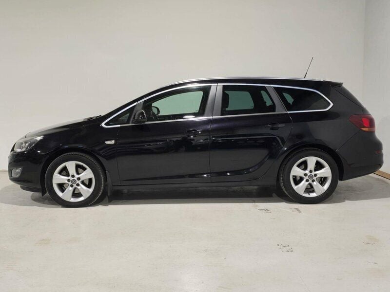 Svart Begagnad 2011 Opel Astra Kombi | 44 000 kr (Marknadspris) - Bild 1/4