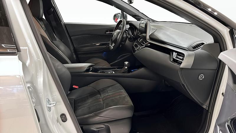 Begagnad Toyota C-HR Sport 184 HK (135 kW) 2022 Vit SUV