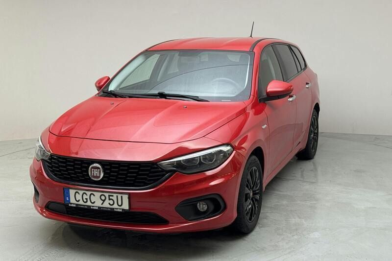 Röd Begagnad 2020 Fiat Tipo | 98 000 kr - Bild 1/4
