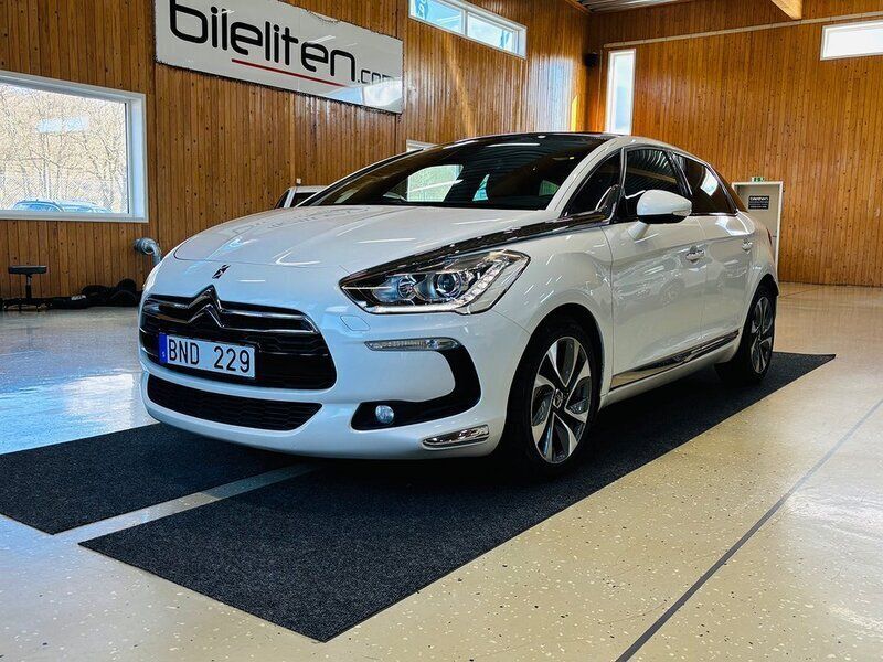 Vit Begagnad 2012 Citroën DS5 Halvkombi | 109 900 kr - Bild 1/3