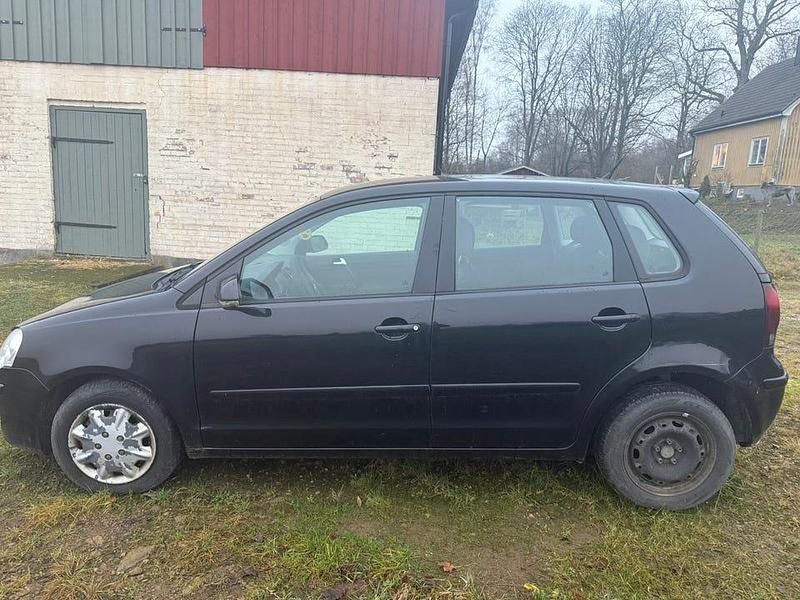 Begagnad VW Polo 70 HK (51 kW) 2008 Halvkombi