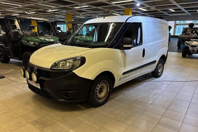 Vit Begagnad 2018 Fiat Doblò Minibuss | 69 900 kr (Marknadspris) - Bild 1/4