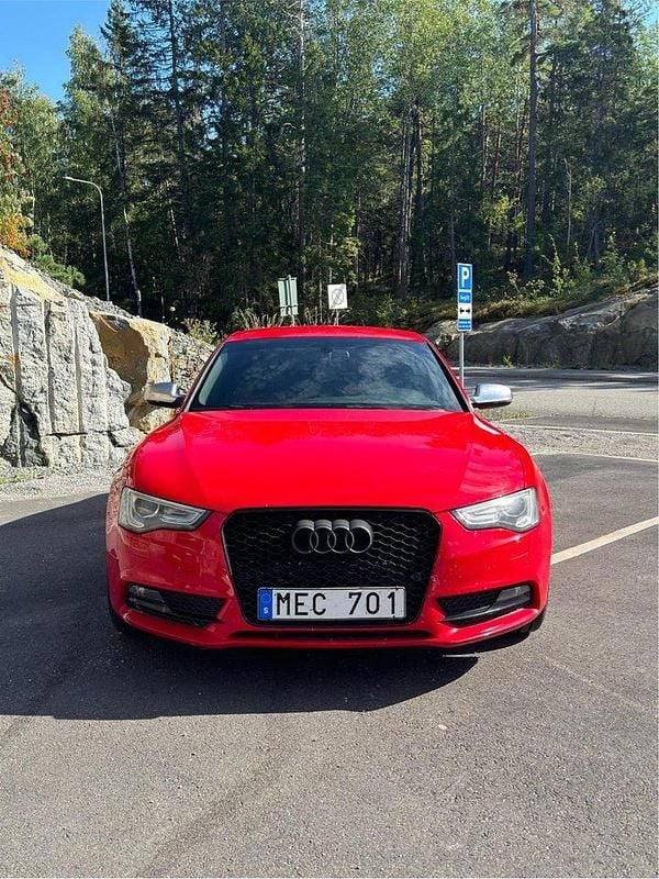 Röd Begagnad 2012 Audi A5 Sportback Comfort Halvkombi | 105 000 kr (Marknadspris) - Bild 1/4