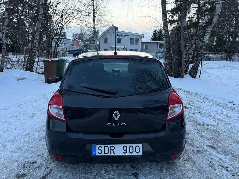 Begagnad Renault Clio R.S. 75 HK (55 kW) 2011 Svart Halvkombi