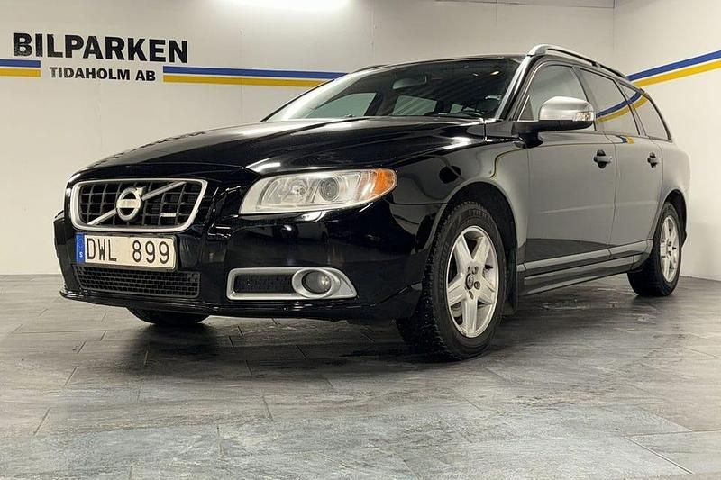 Begagnad Volvo V70 Momentum 146 HK (107 kW) 2008 Svart Kombi