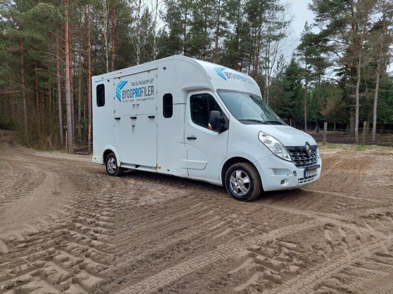 Vit Begagnad 2016 Renault Master Van | 249 000 kr - Bild 1/4