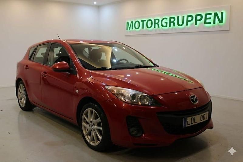 Röd Begagnad 2012 Mazda 3 Inclusive Halvkombi | 89 900 kr (Superpris) - Bild 1/4