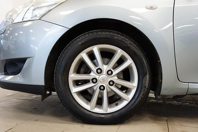 Begagnad Toyota Auris 132 HK (97 kW) 2009 Grå Halvkombi