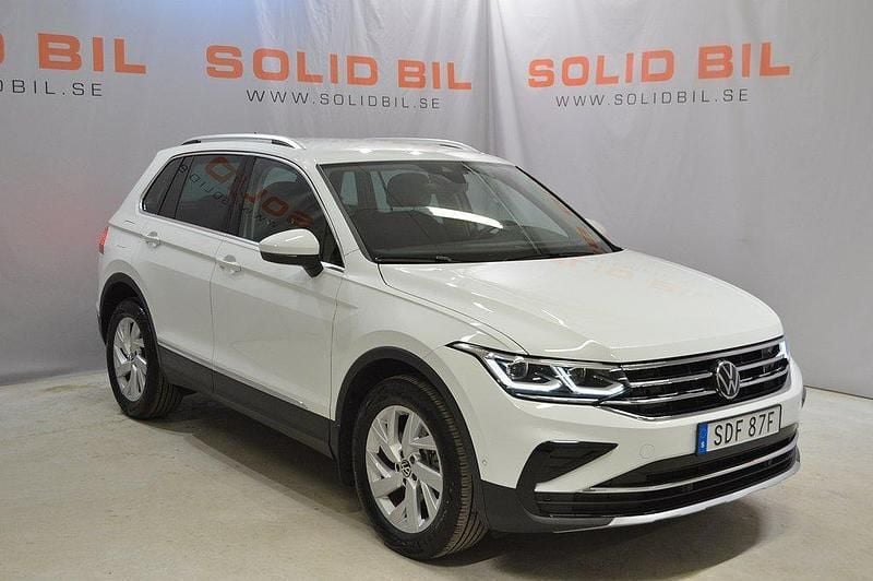 Vit Begagnad 2023 VW Tiguan Elegance SUV | 359 800 kr (Bra pris) - Bild 1/4