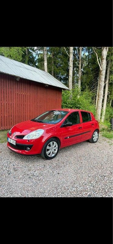 Röd Begagnad 2008 Renault Clio R.S. Halvkombi | 28 000 kr (Lite dyr) - Bild 1/4