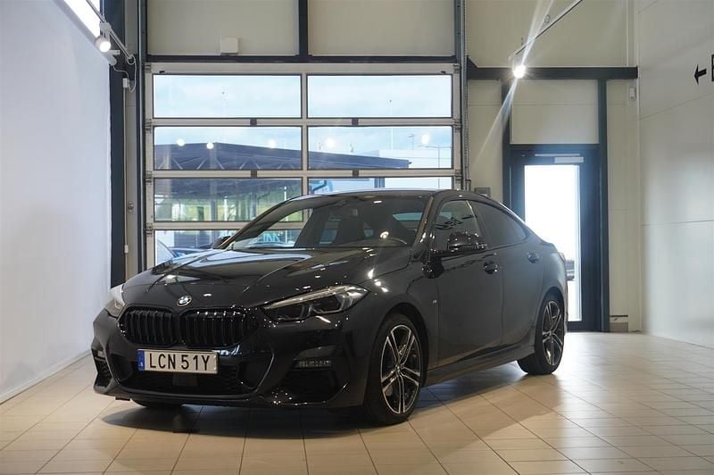 Svart Begagnad 2021 BMW 218 M Sport Sportkupé | 309 500 kr (Dyr) - Bild 1/4