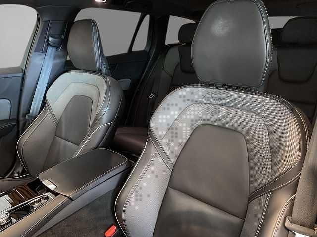 Begagnad Volvo V60 R-Design 463 HK (340 kW) 2022 Svart Kombi