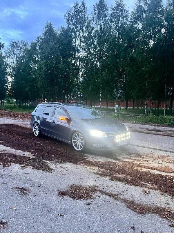 Grå Begagnad 2012 VW Passat Kombi | 58 000 kr (Marknadspris) - Bild 1/4