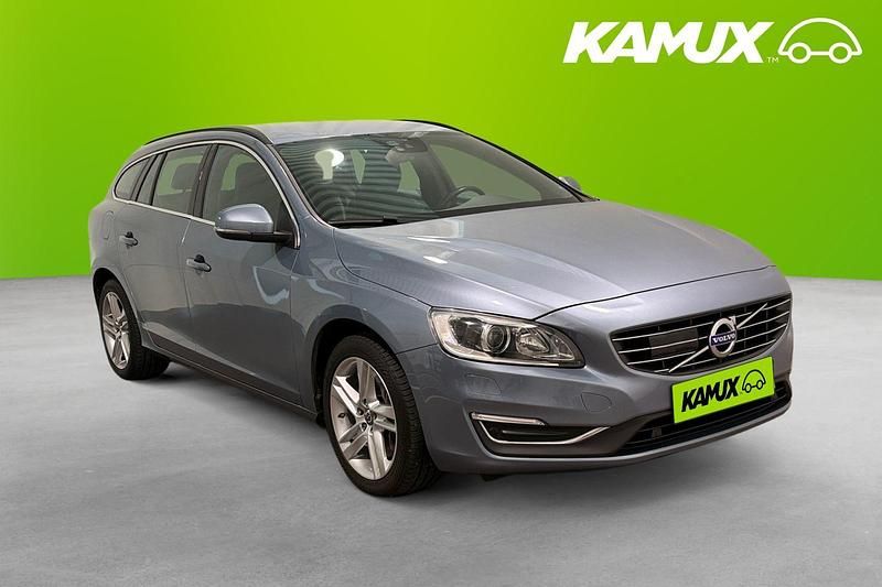 Blå Begagnad 2018 Volvo V60 Momentum Kombi | 194 800 kr (Superpris) - Bild 1/3