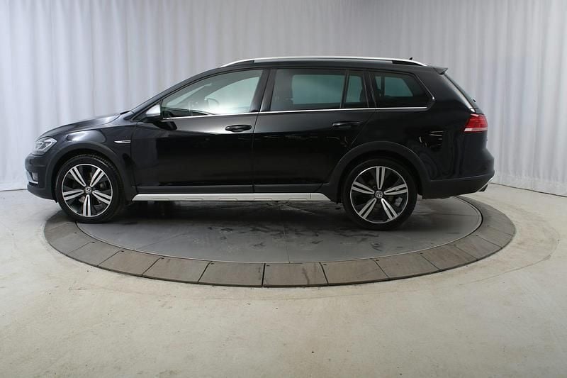 Begagnad VW Golf Alltrack 180 HK (132 kW) 2017 Svart Kombi