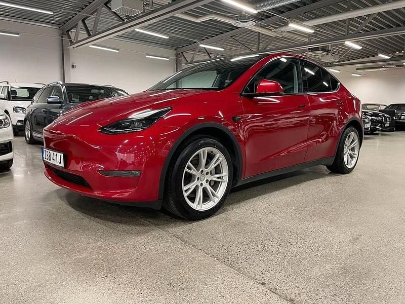 Röd Begagnad 2022 Tesla Model Y Long Range AWD SUV | 389 000 kr (Marknadspris) - Bild 1/4